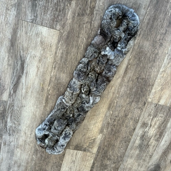 Like new! Surell Genuine Rex Chinchilla Rabbit Fur Neck Scarf - Gray - Picture 2 of 8